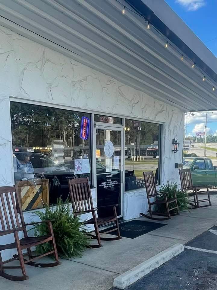 The same corner today, as Brown Chicken Brown Cow in Carrollton, Georgia